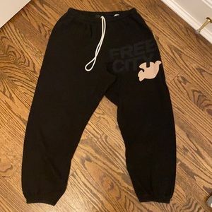 Black free city sweatpants